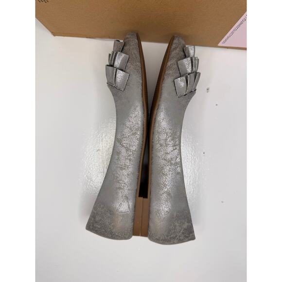Journee Collection Judy Pewter Ruffle Pointed Toe Flats Women’s Size 8.5 NEW BOX - Picture 7 of 10